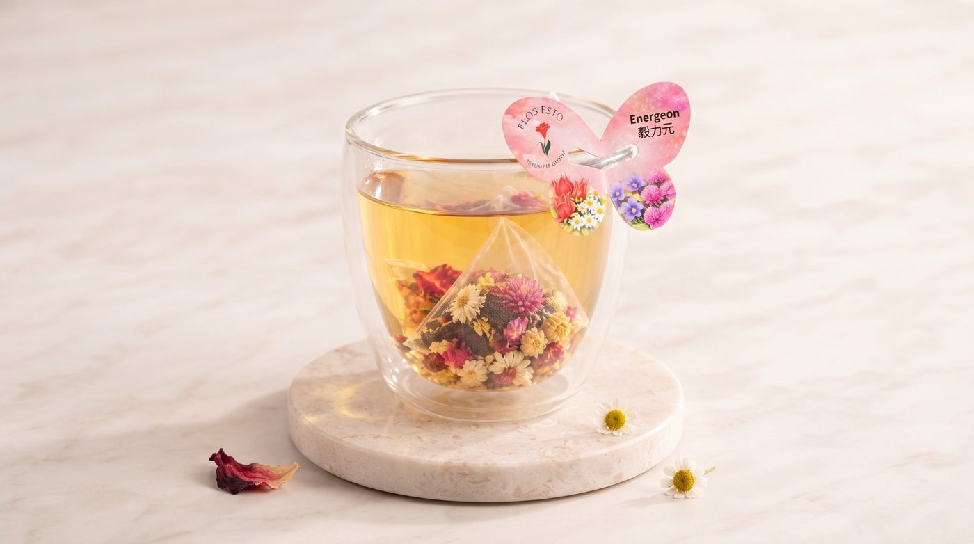 Flos Té Energeon flower tea in a glass cup